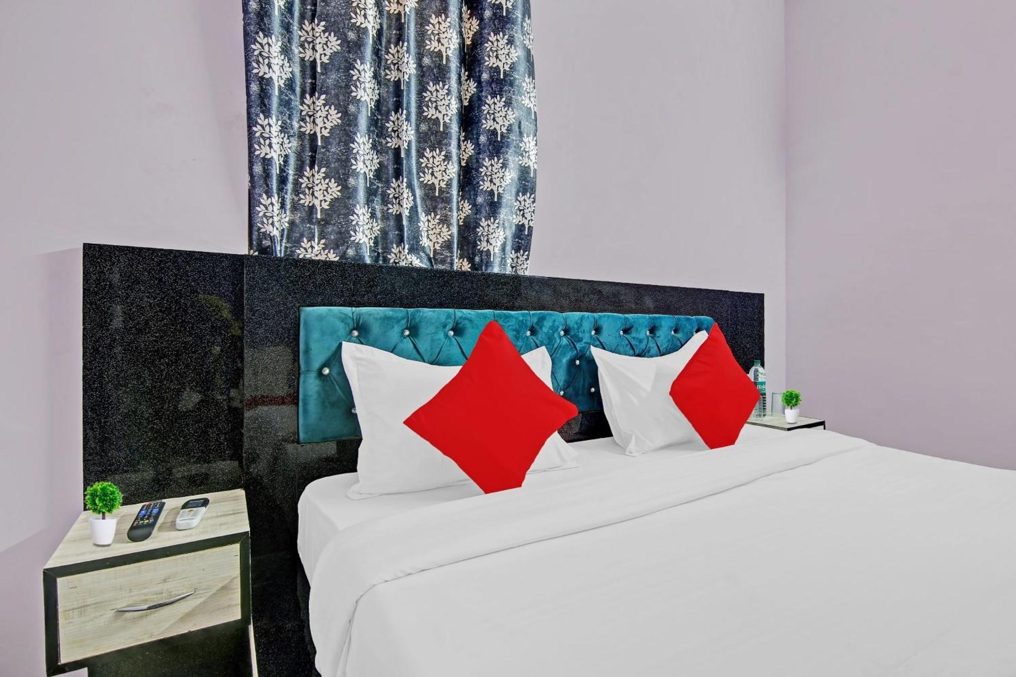 Oyo Galaxy Plaza Hotel Ghaziabad Exterior foto